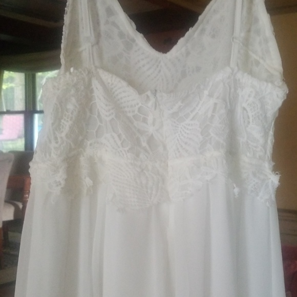 Gown - Picture 3 of 5